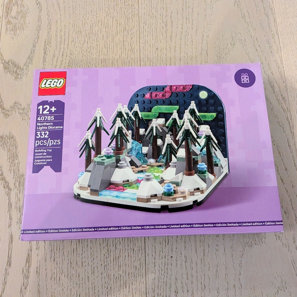 LEGO Northern Lights Diorama Building Toy